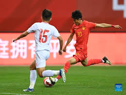 他似乎显得